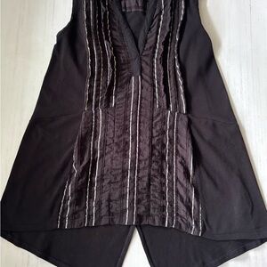 Anthropologie Deletta Sleeveless Black sz Med V-Neck Top w/ Contrast Stitching